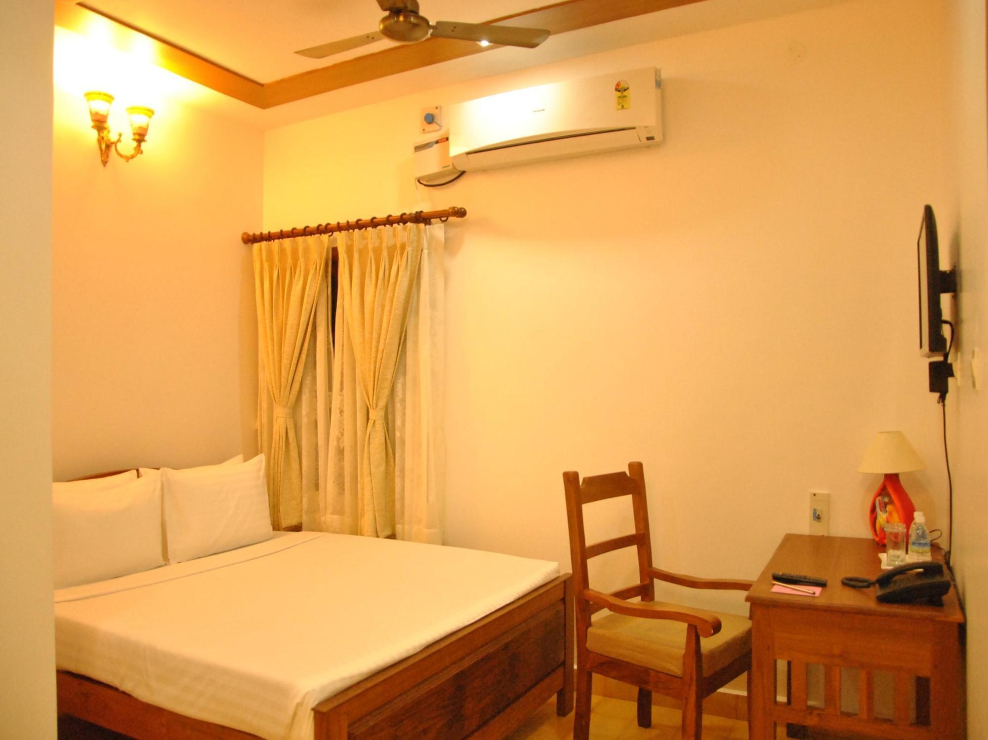 Hotel Cours Chabrol Puducherry Exterior foto
